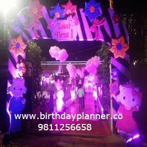 hello-kitty-decoration girls party idea