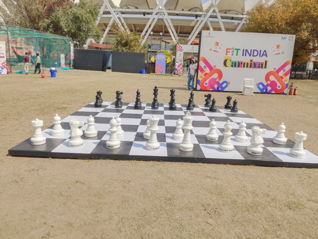 giant chess set for garden
