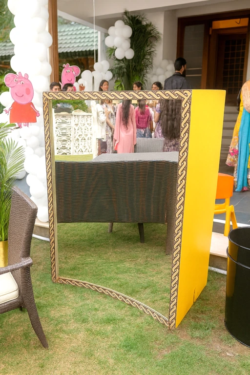 funny mirror for hire