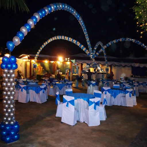 outdoor-balloon-decoration-for-hire