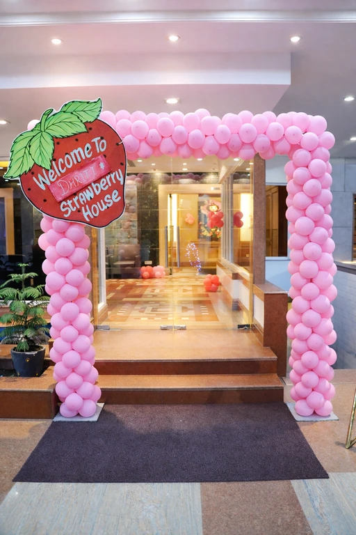 strawberry-shortcake-theme-party-planner-for-birthday